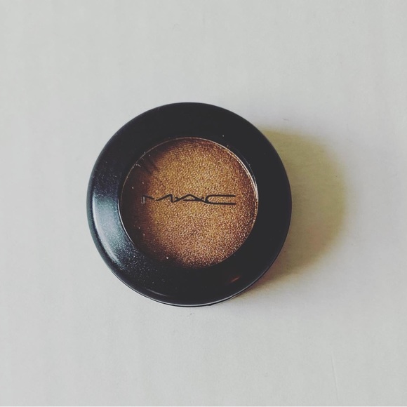 MAC Cosmetics Frost Single Eyeshadow Amber Lights - Picture 2 of 9